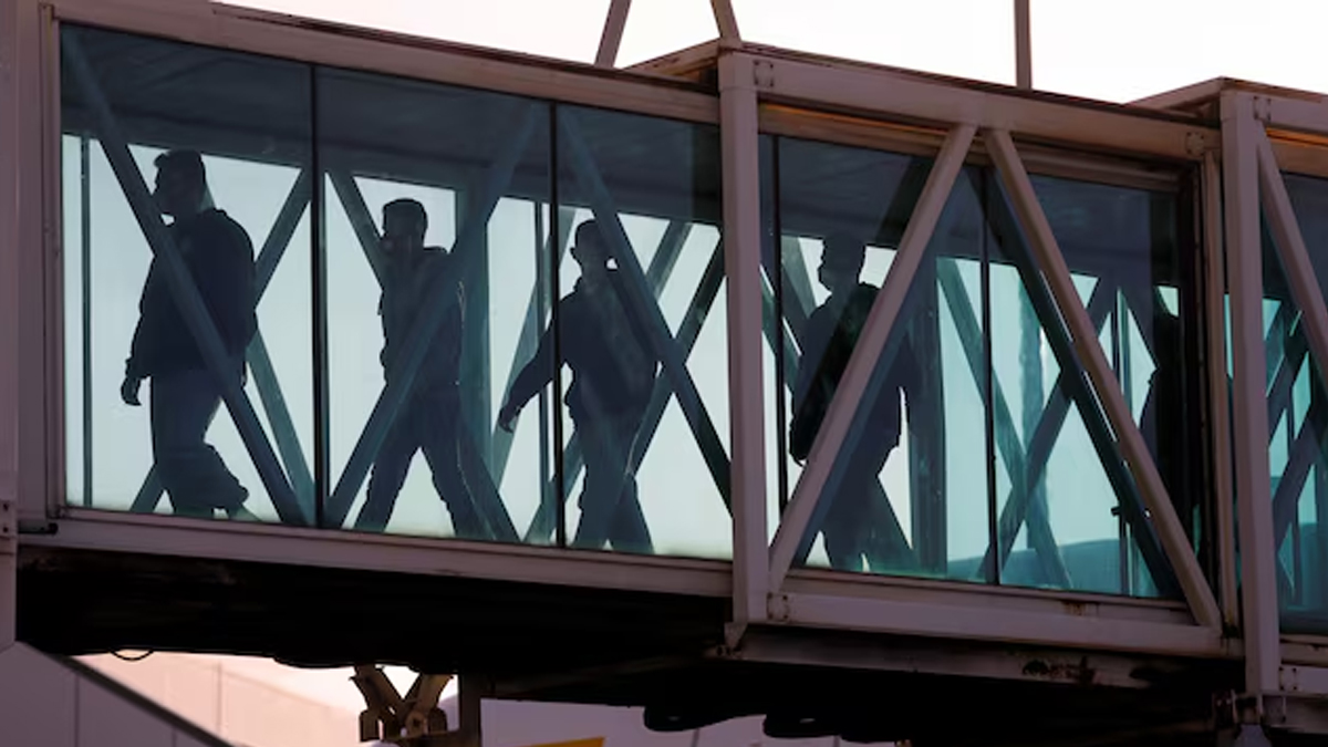 স্বেচ্ছায় যুক্তরাষ্ট্র ছাড়লে ট্রাম্প প্রশাসন দিচ্ছে ১ হাজার ডলার