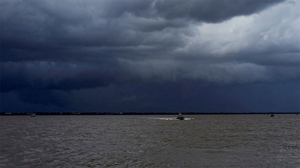 সমুদ্র বন্দরে ৩ নম্বর সতর্ক সংকেত, ঝড়ো হাওয়ার শঙ্কা