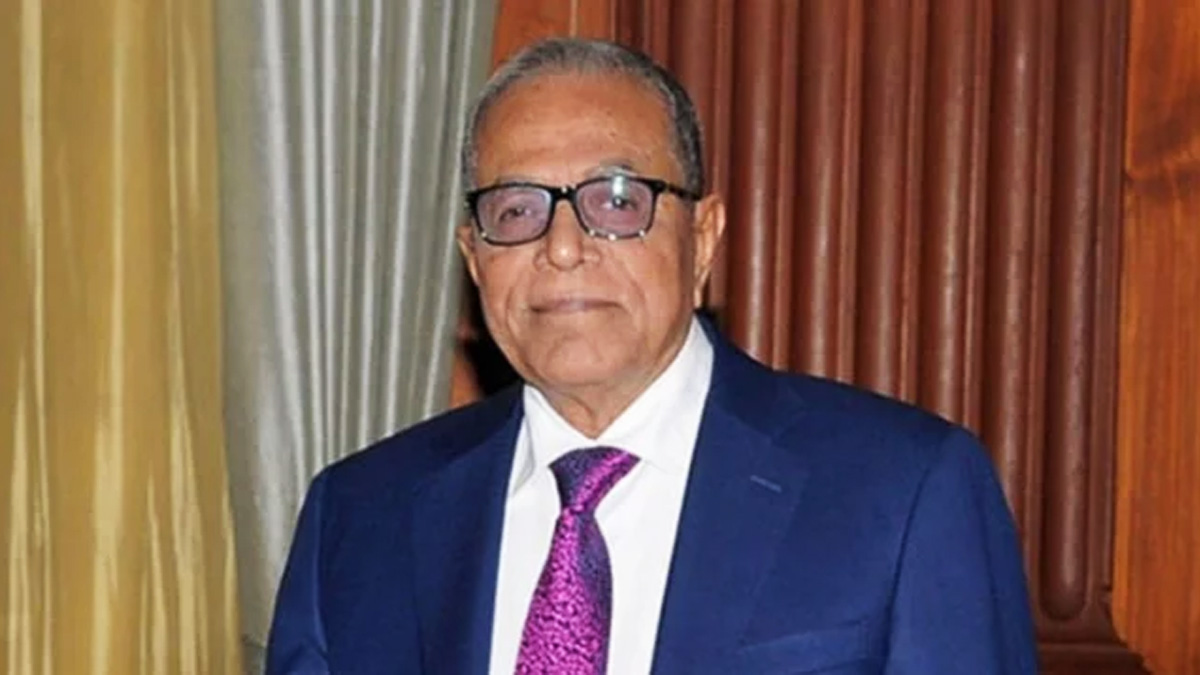 দেশে ফিরেছেন সাবেক রাষ্ট্রপতি আবদুল হামিদ