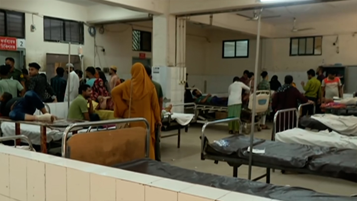 ঈদের দিনে চিকিৎসা নিতে হাসপাতালে ভিড়