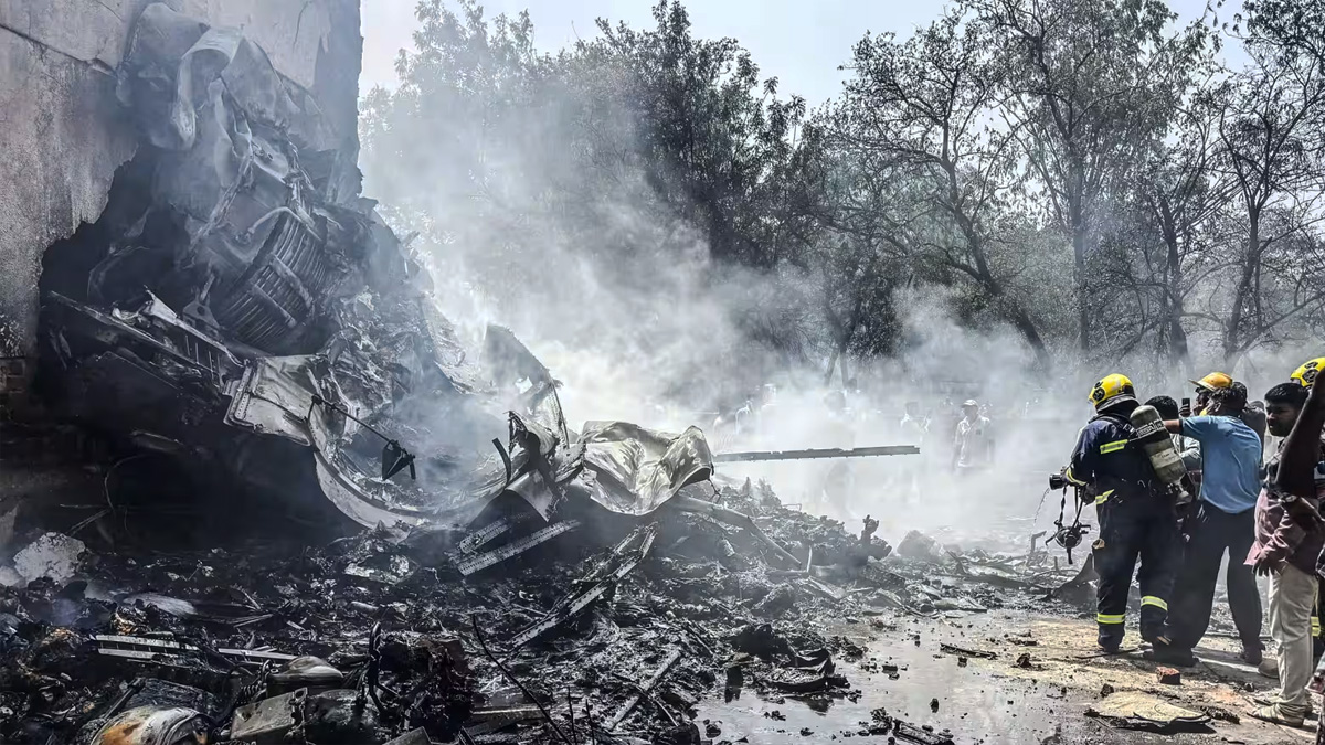 ভারতে বিমান বিধ্বস্ত: বিদেশি আরোহী ছিলেন ৬১ জন