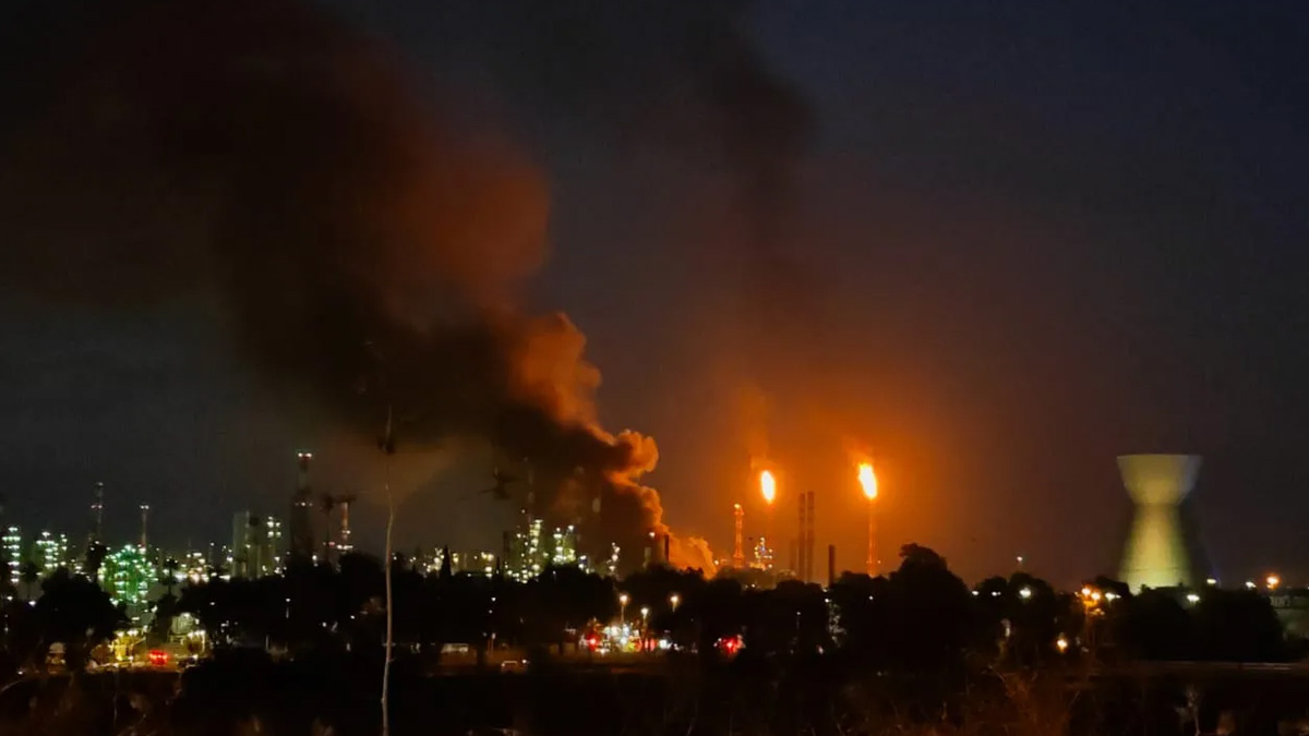 ইরানি হামলায় বন্ধ হাইফার তেল পরিশোধনাগার, নিহত ৩