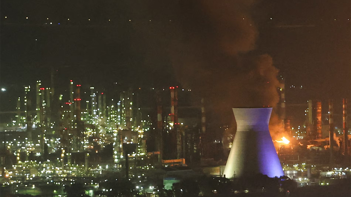 হাইফা বিদ্যুৎকেন্দ্রে ইরানি মিসাইলের আঘাত, আহত ২