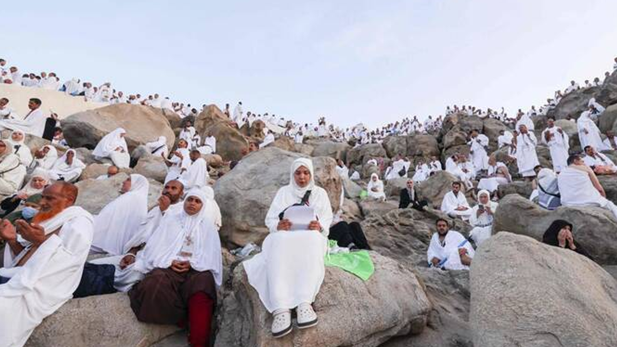 আরাফাতের ময়দান থেকে লাখো মুসল্লির ফরিয়াদ