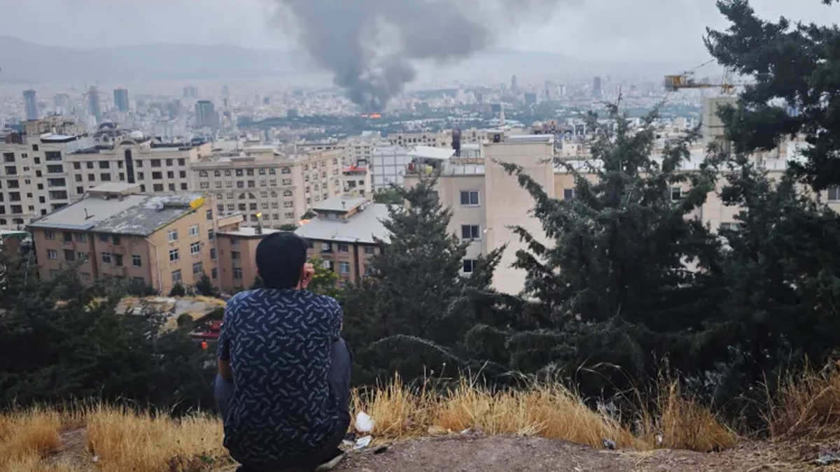 যুদ্ধের মধ্যে যেভাবে সময় পার করছে ইরানের জেনারেশন-জেড