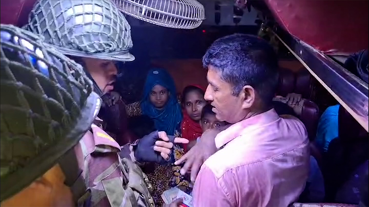 ৪ দিনের অভিযানে অতিরিক্ত ১ লাখ ৬০ হাজার টাকা ফেরত পেলেন যাত্রীরা