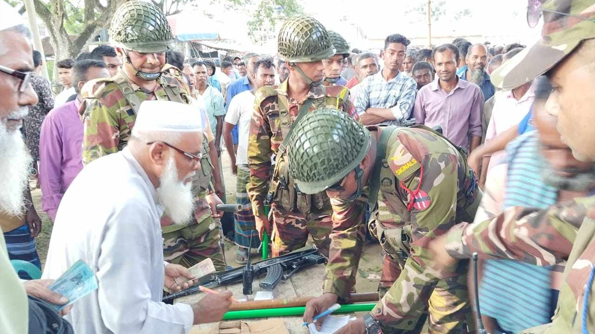 গরুর হাটে অতিরিক্ত ভাড়া আদায়ের বিরুদ্ধে সেনাবাহিনীর অভিযান