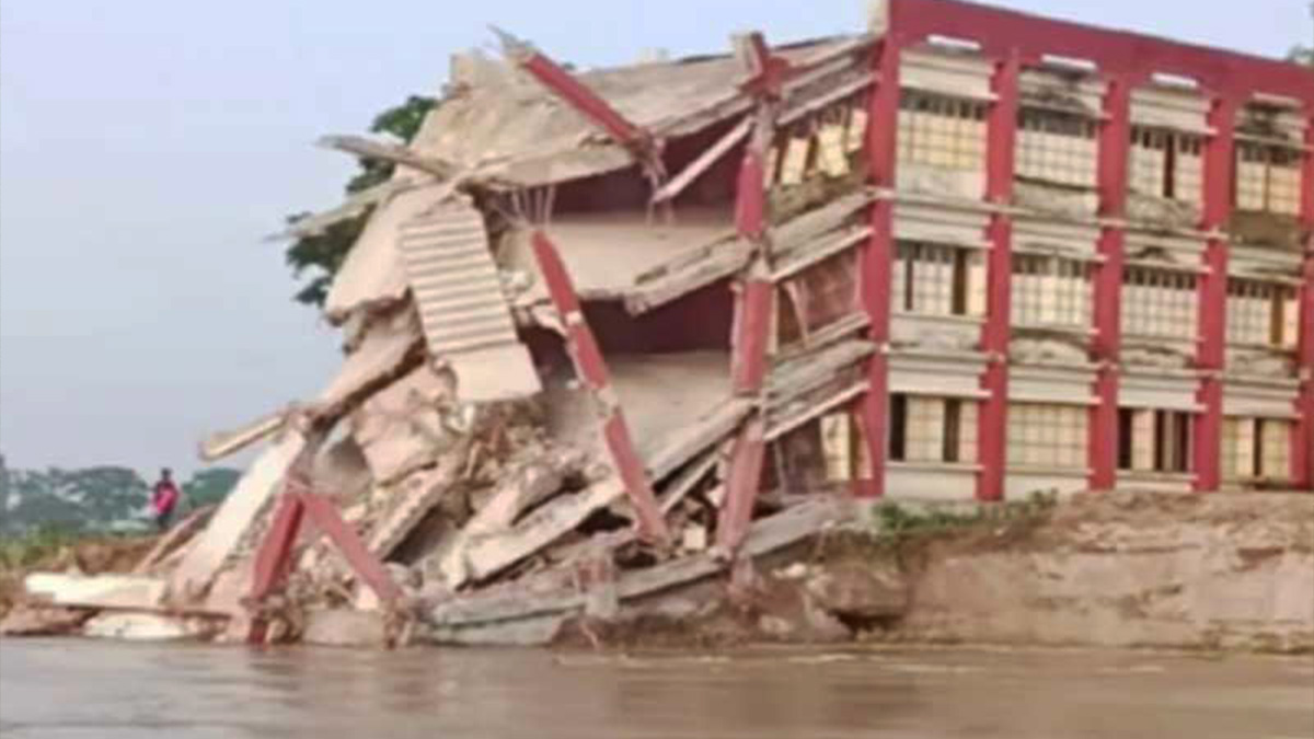 মানিকগঞ্জে যমুনার গর্ভে বিলীন ৩ তলা স্কুল ভবন