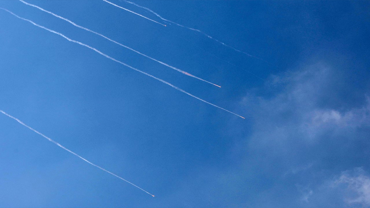 ইসরায়েলে আরও ৩০টি ক্ষেপণাস্ত্র ছুঁড়েছে ইরান