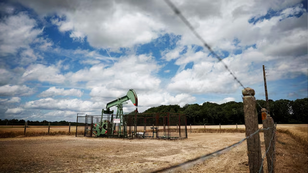 ইরানে ইসরায়েলের হামলার পর জ্বালানি তেলের দাম বেড়েছে