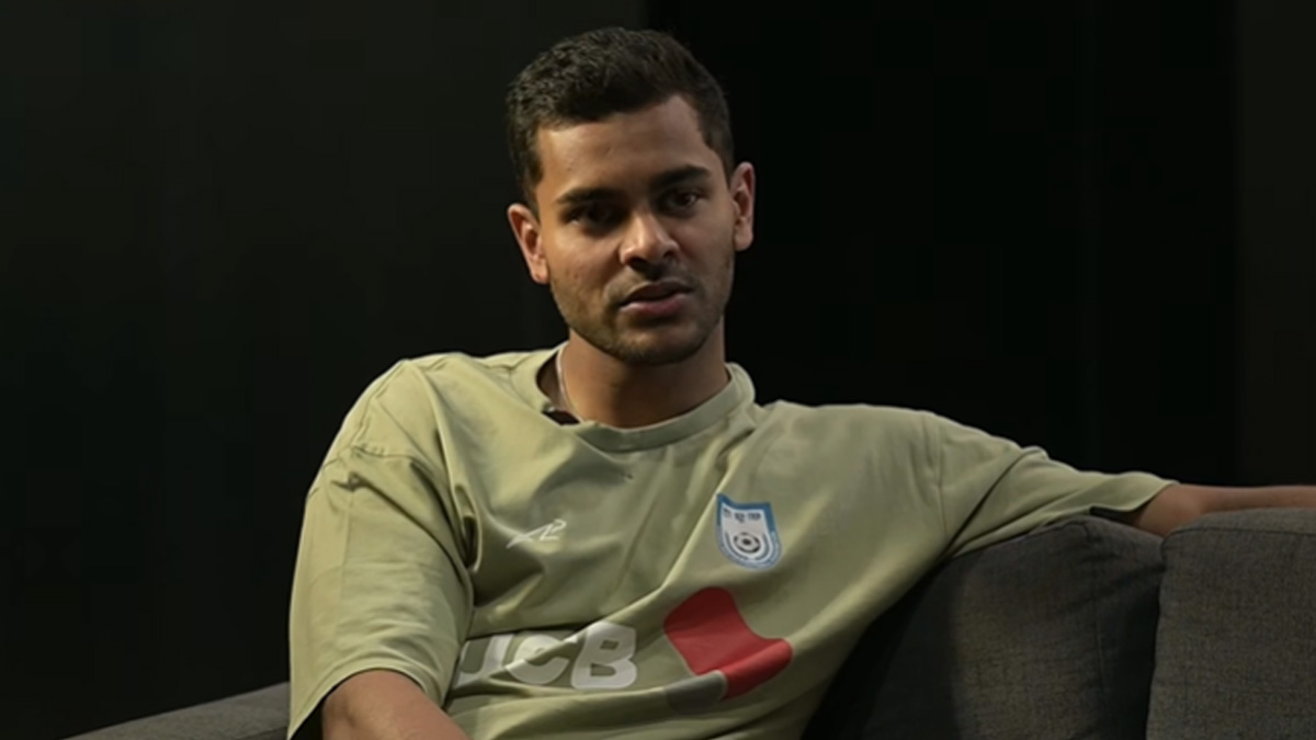 লাল-সবুজ জার্সিতে আভিষেক রাঙাতে প্রস্তুত শমিত