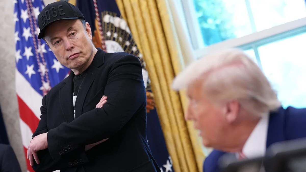 ট্রাম্প-মাস্ক দ্বন্দ্ব: কার হাতে কার্ড?