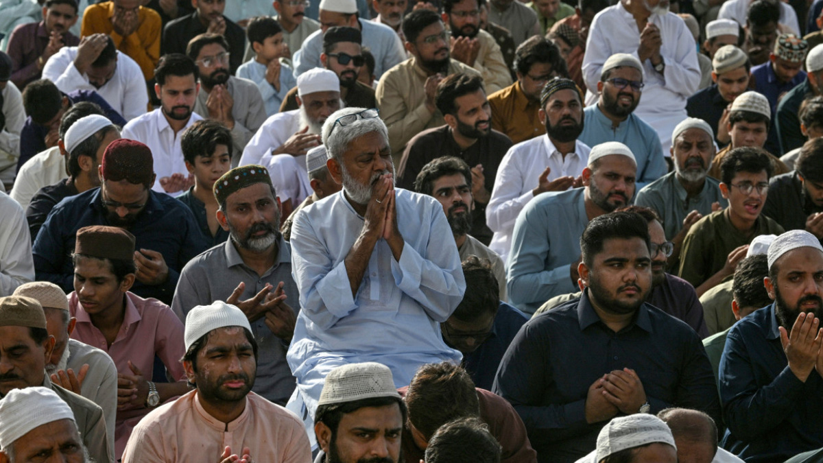 দেশে দেশে ঈদুল আজহা উদযাপন