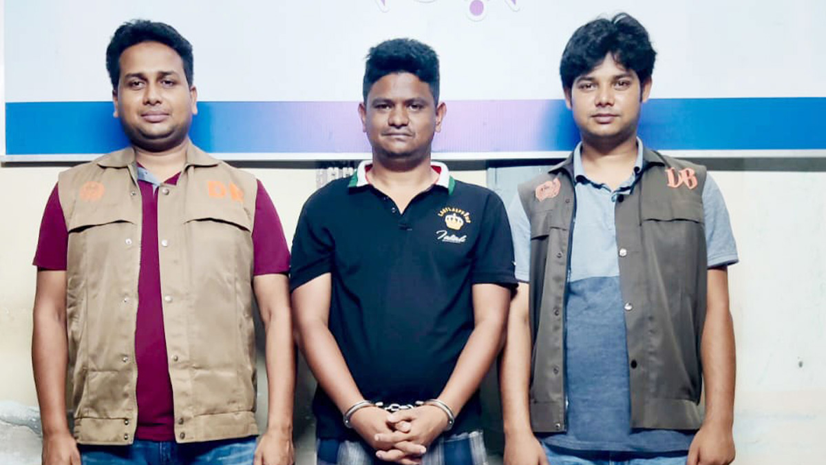 বগুড়ায় পুলিশের তালিকাভুক্ত সন্ত্রাসী মেহেদী হাসান হৃদয় গ্রেফতার