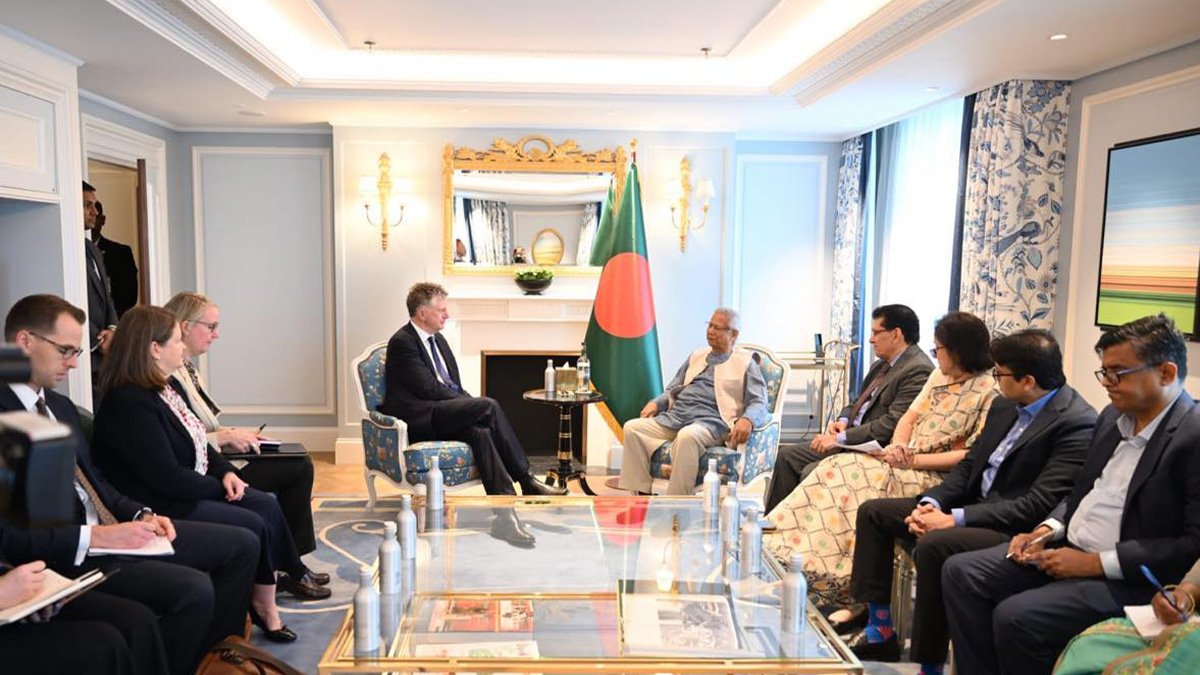 প্রধান উপদেষ্টার সাথে যুক্তরাজ্যের জাতীয় নিরাপত্তা উপদেষ্টার সাক্ষাৎ