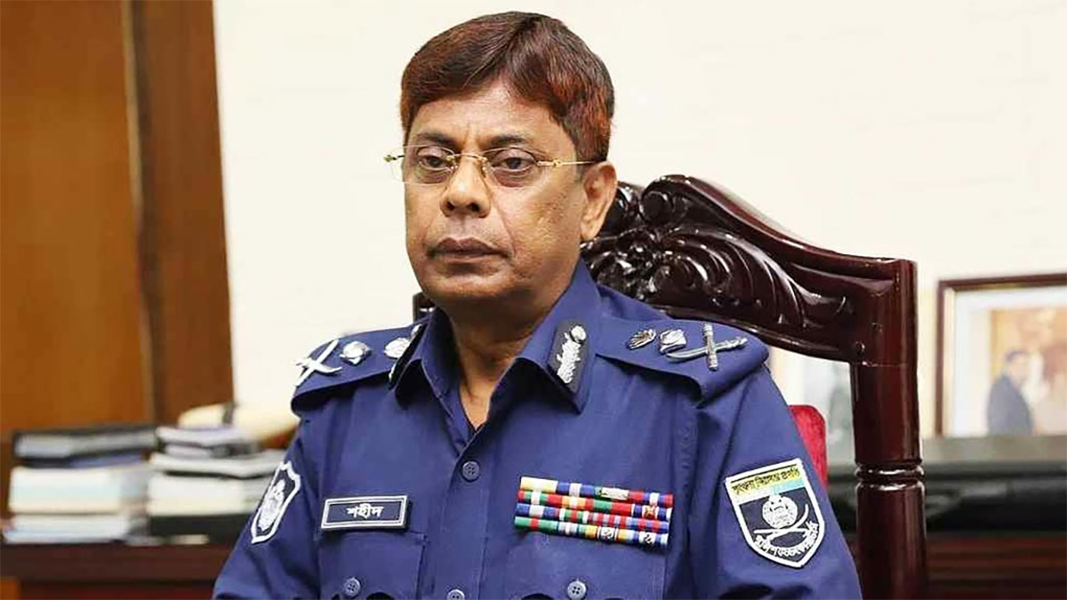 স্ত্রী-ছেলেসহ সাবেক আইজিপি শহীদুলের ২৩ ব্যাংক হিসাব অবরুদ্ধ