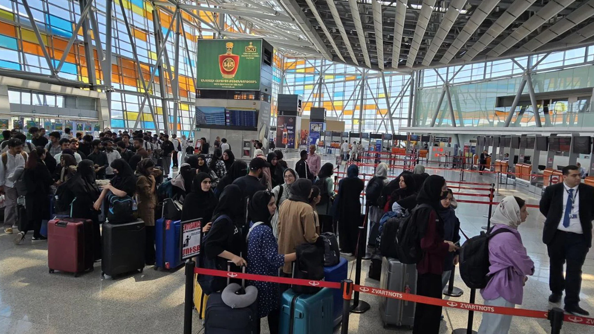 ইরানে আটকে পড়া নিজ দেশের নাগরিকদের উদ্ধারে ‘অপারেশন সিন্ধু’ শুরু ভারতের