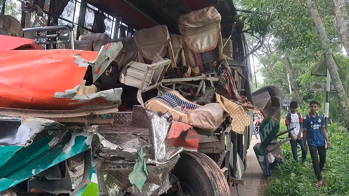 গোপালগঞ্জে ঘণ্টার ব্যবধানে একই স্থানে ৬ গাড়ির সংঘর্ষ, পুলিশসহ নিহত ২