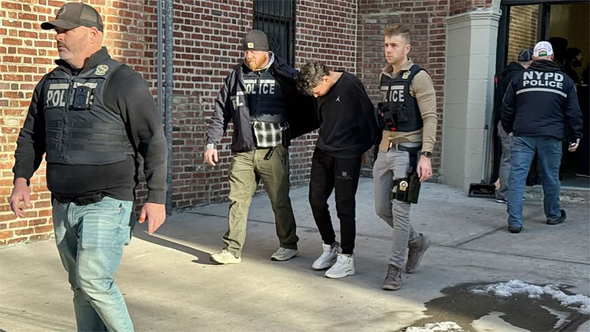 যুক্তরাষ্ট্রে একদিনে রেকর্ড ২২০০ অভিবাসী গ্রেফতার