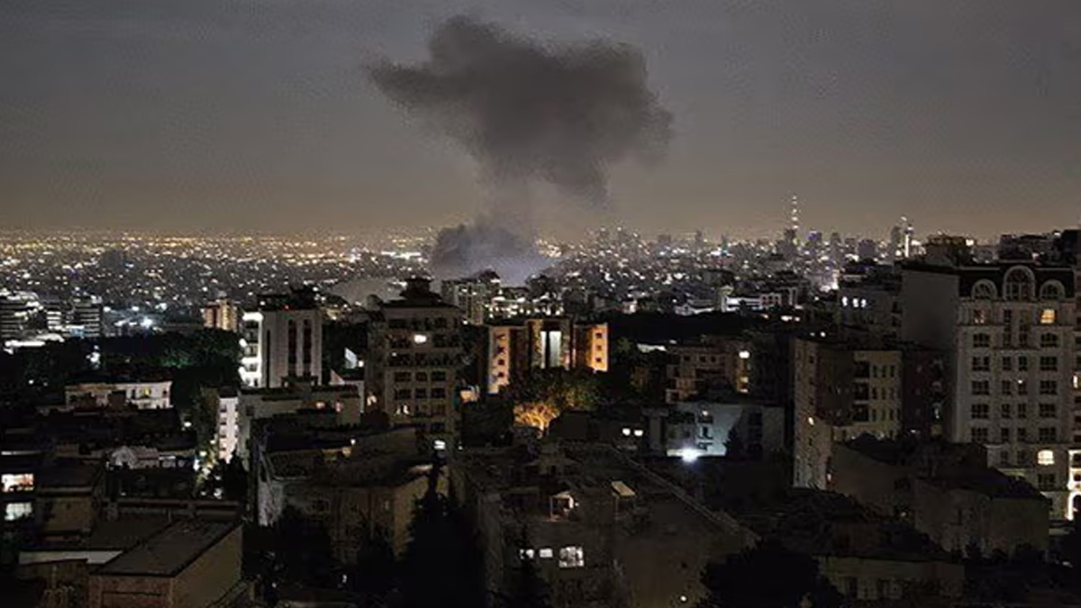 রাজধানীসহ ইরানের পারমাণবিক এবং সামরিক স্থাপনায় ইসরায়েলের বিমান হামলা
