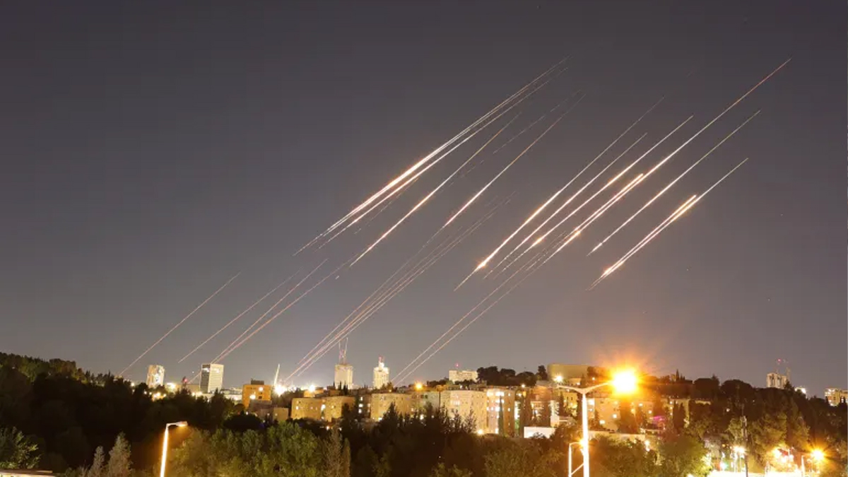 ইরানের ক্ষেপণাস্ত্র হামলায় ইসরায়েলে প্রাণহানি বেড়ে ৭, আহত অর্ধশতাধিক