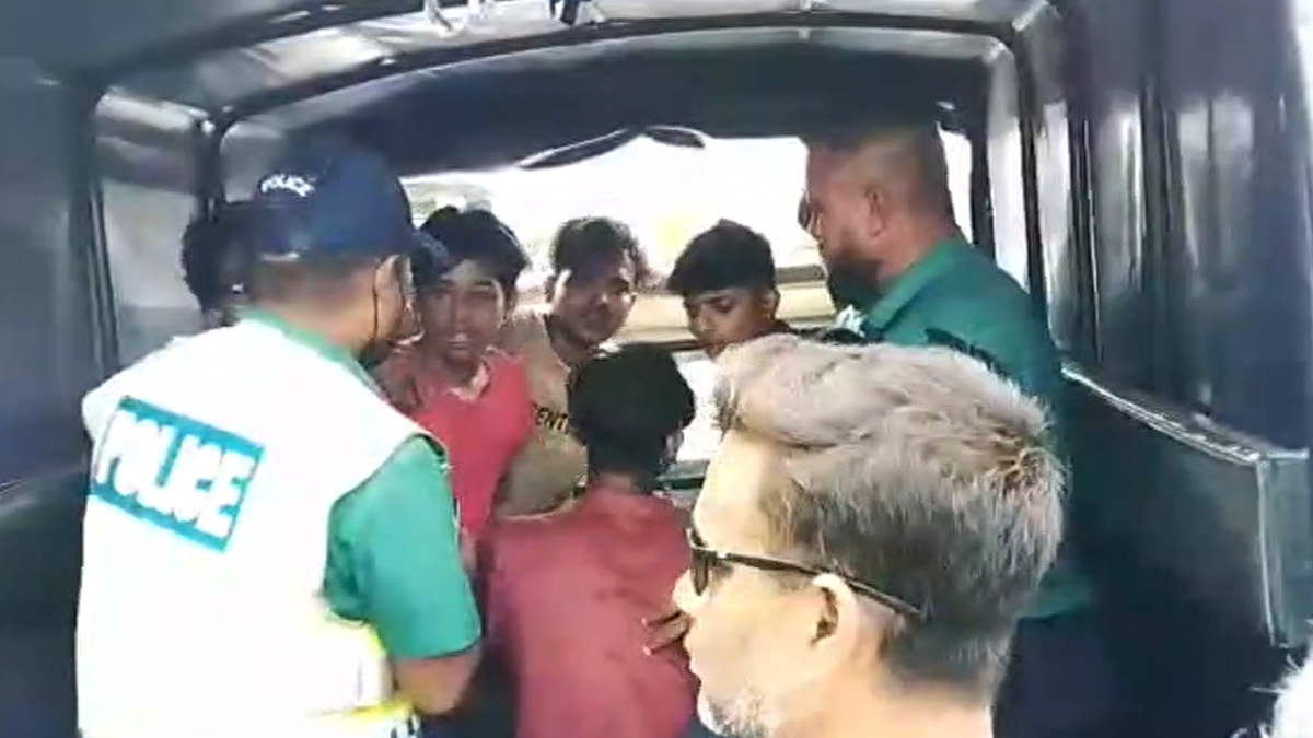 স্থানীয়রাই ধরে ফেললো আ. লীগ কর্মীদের, ১৩ জনকে পুলিশে সোপর্দ