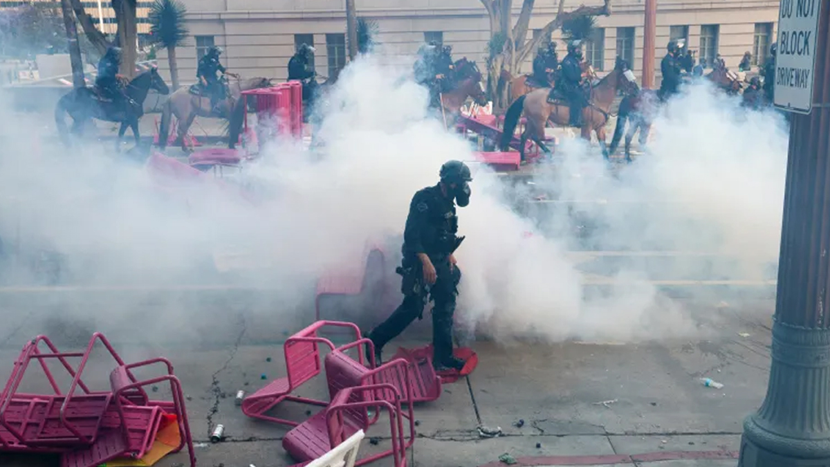 বিক্ষোভে উত্তাল লস অ্যাঞ্জেলেস