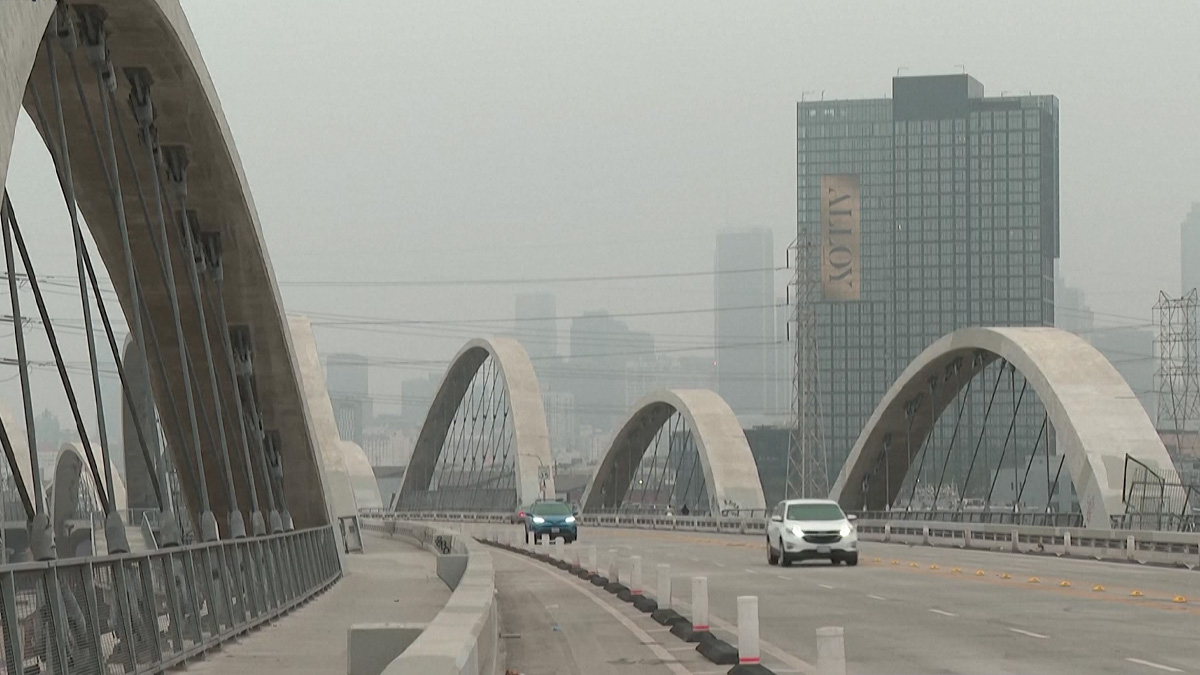 প্রথম রাতের কারফিউ আর গণআটকের পর থমথমে পরিস্থিতি লস অ্যাঞ্জেলেসে