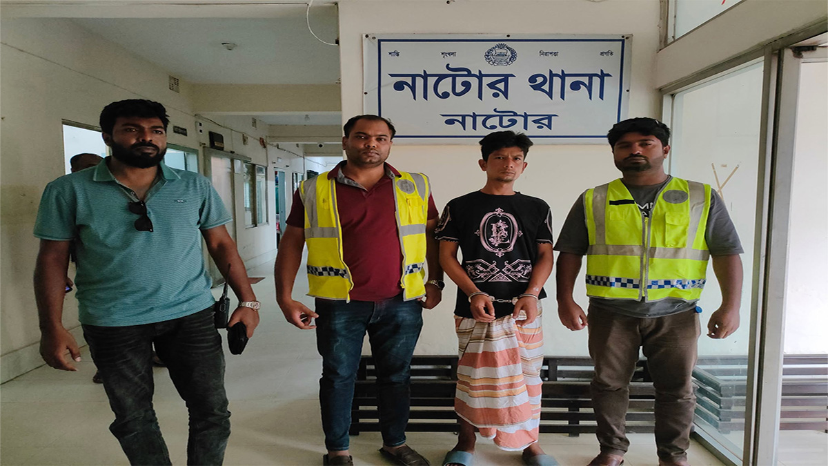 নাটোরে পুলিশ পরিচয়ে ছিনতাই, প্রধান আসামি গ্রেফতার