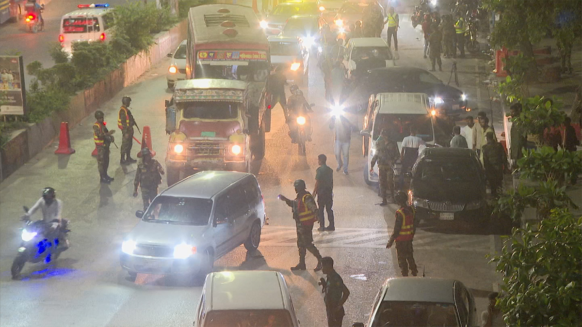 মিরপুরে যৌথ বাহিনীর তল্লাশি অভিযান, আটক ২