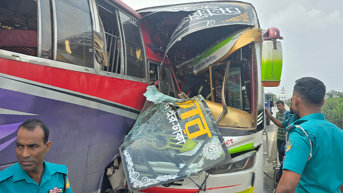 টঙ্গীতে দুই বাসের মুখোমুখি সংঘর্ষ, চালকসহ আহত ৩৫