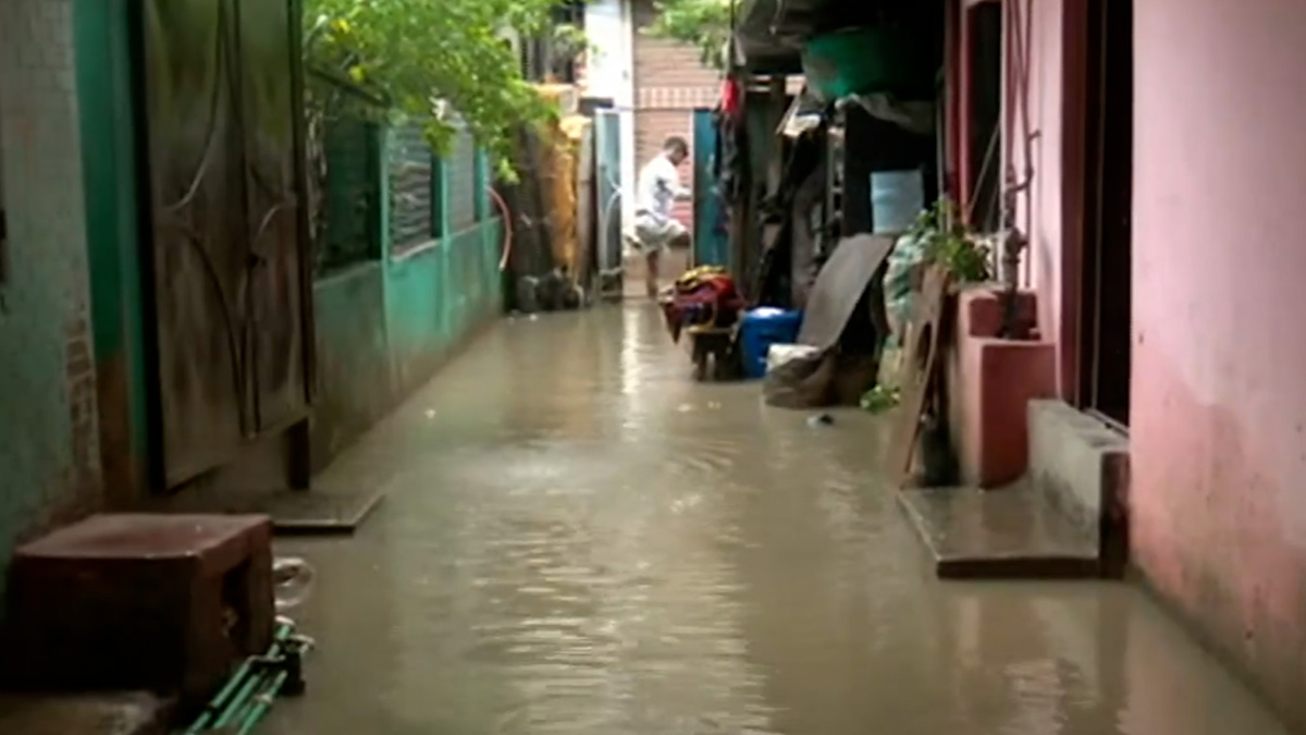 ভারী বৃষ্টিতে কয়েক জেলায় জলাবদ্ধতা, ভোগান্তি