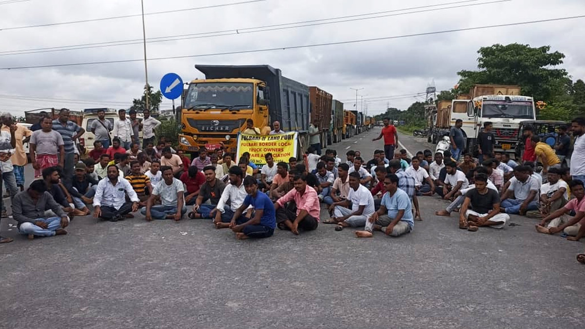 ভুটানের ট্রাকে বাংলাদেশে পণ্য সরবরাহ, বিক্ষোভ ভারতীয় ট্রাক মালিক-চালকদের