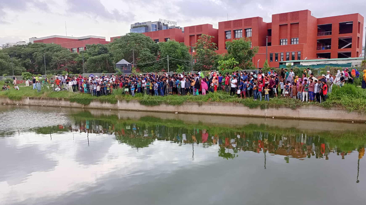 ৩০০ ফিট এলাকার লেক থেকে অজ্ঞাত যুবকের মরদেহ উদ্ধার