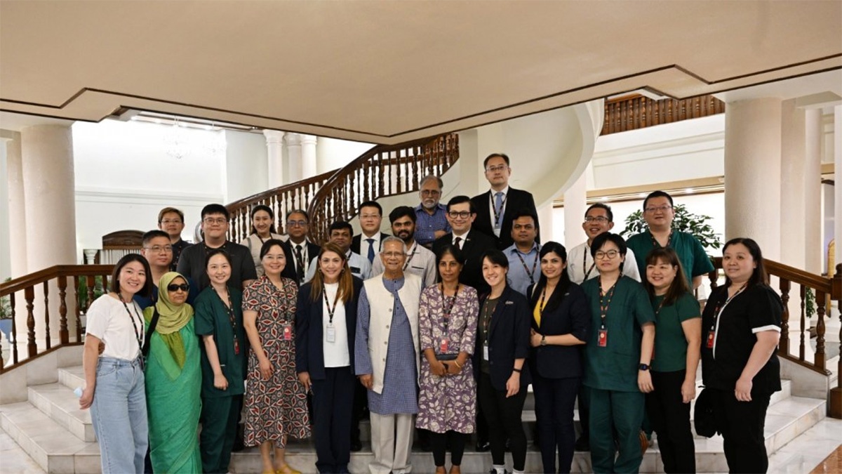 বিদেশি চিকিৎসক দলকে ধন্যবাদ জানালেন প্রধান উপদেষ্টা