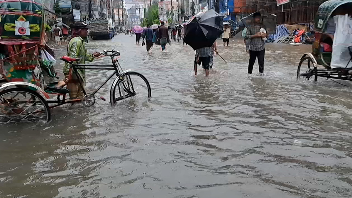 দেশের কয়েক জেলায় বৃষ্টি-জলাবদ্ধতা, ভোগান্তিতে স্থানীয়রা