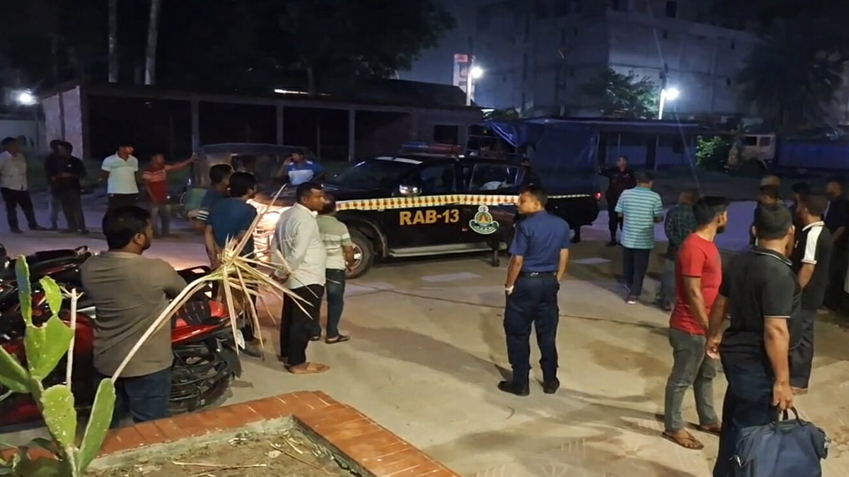 গাইবান্ধায় অপহৃত কিশোরীকে উদ্ধারে গিয়ে হামলার শিকার র্যাব, গ্রেফতার ৩