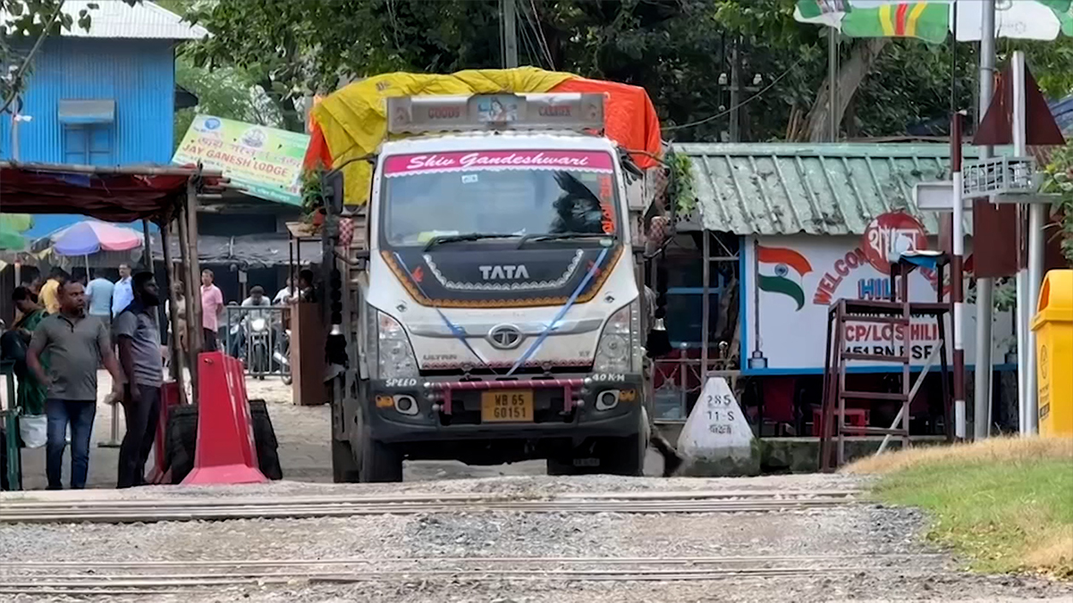 ৮ মাস পর হিলি বন্দর দিয়ে কাঁচামরিচ আমদানি শুরু