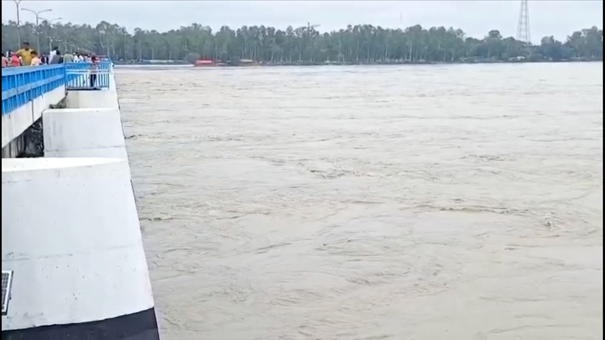 লালমনিরহাটে কমতে শুরু করেছে তিস্তার পানি