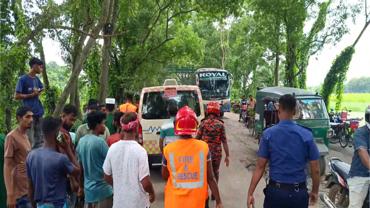 মাগুরায় বাস ও ভ্যানের মুখোমুখি সংঘর্ষে নিহত ১