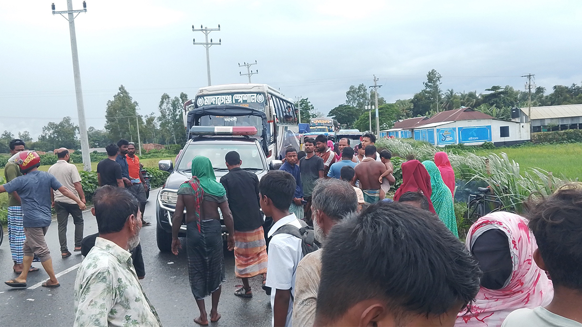 টাঙ্গাইলে বাস-সিএনজি সংঘর্ষে মা-ছেলেসহ নিহত ৩