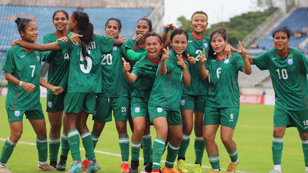 ঋতুপর্ণার জোড়া গোলে মিয়ানমারকে হারিয়ে এশিয়া কাপে এক পা মেয়েদের