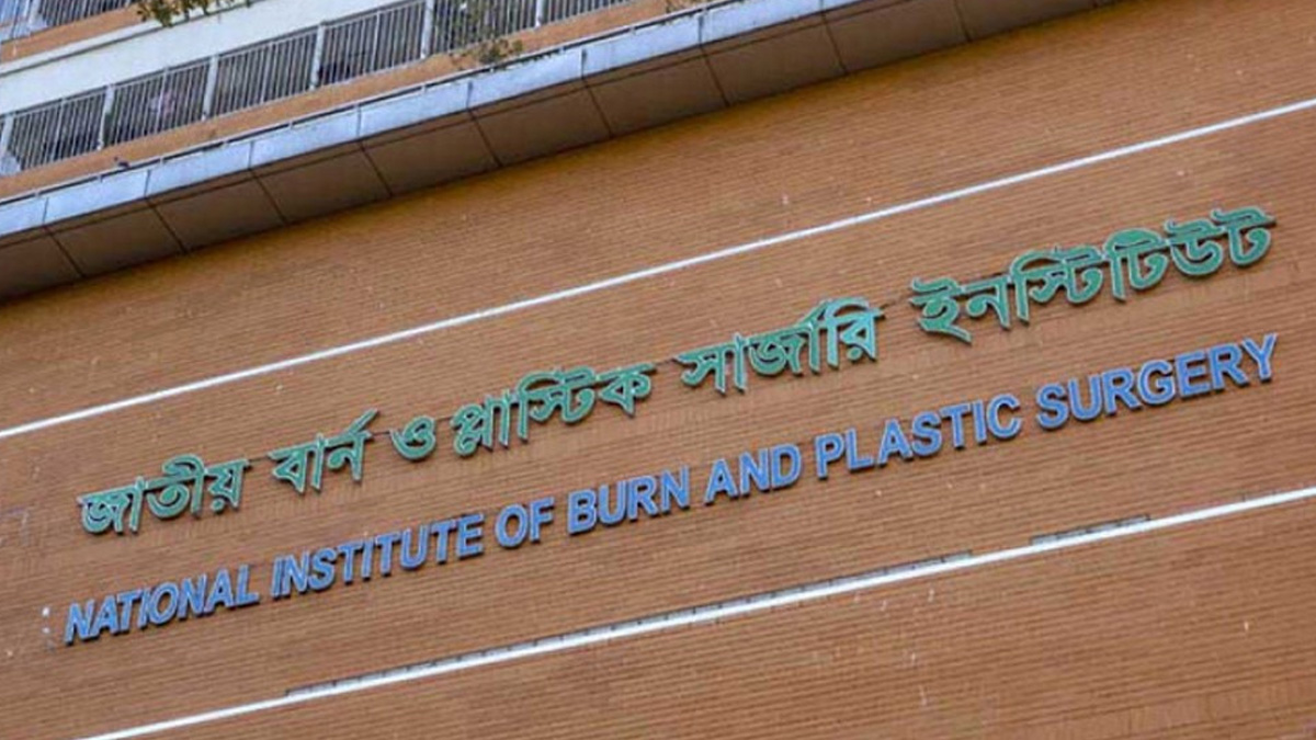 সাভারে গ্যাস লিকেজ থেকে আগুন, দগ্ধ একই পরিবারের ৩ জন