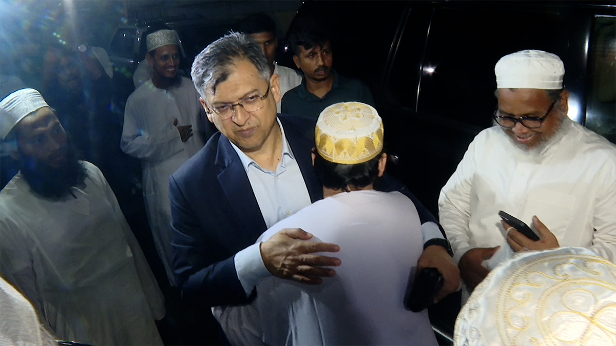 ‘দোয়া নিতে’ ছারছিনা পীরের সাথে সালাহউদ্দিন আহমদের সাক্ষাৎ