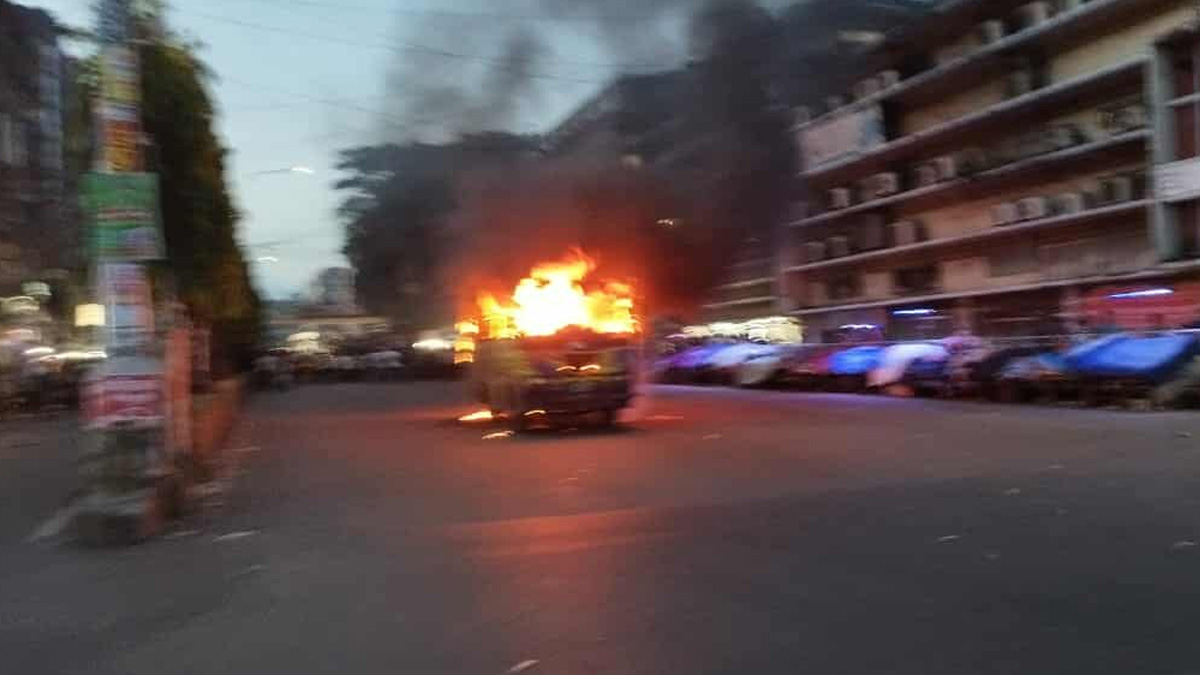 চট্টগ্রামে যাত্রীবাহী বাসে আগুনের ঘটনায় আটক ২