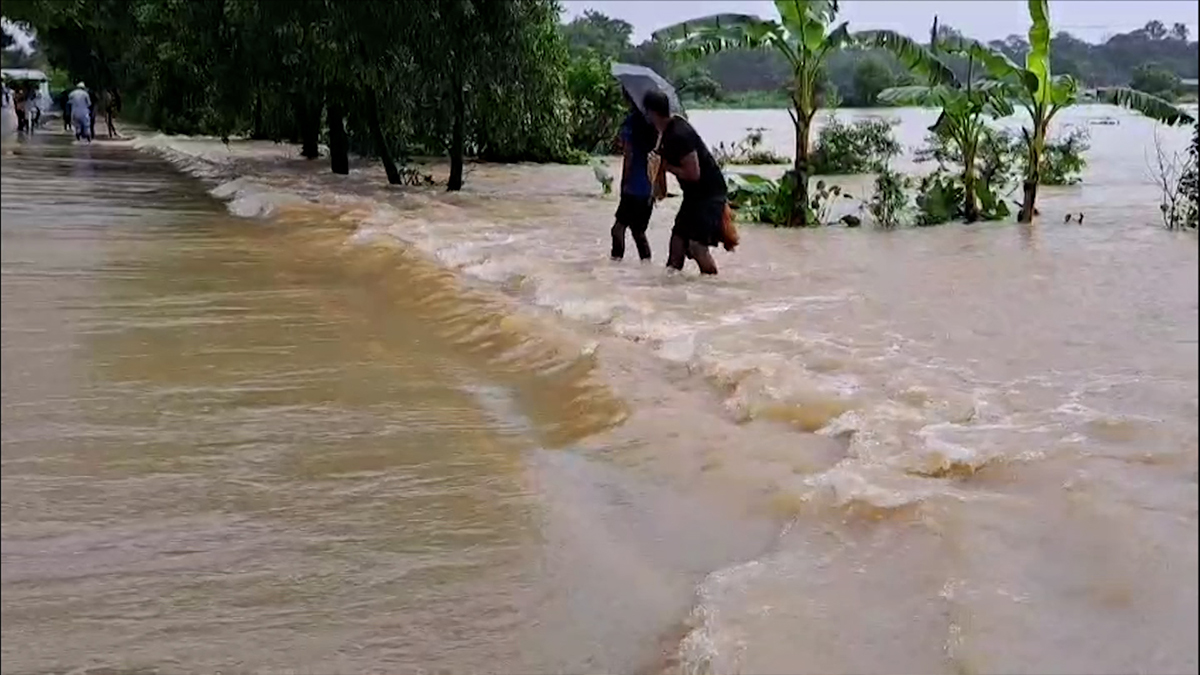 ফেনীতে বন্যা: প্লাবিত শতাধিক গ্রাম, ভোগান্তি যেন কাটছেই না