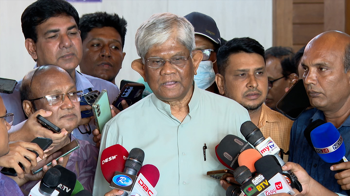 নামমাত্র মূল্যে কোনো সংস্থাকে সরকারি জমি দেয়া হবে না: অর্থ উপদেষ্টা