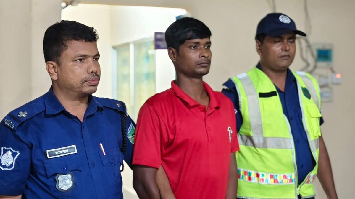 নাটোরে সড়ক দুর্ঘটনায় ৮ জন নিহতের ঘটনায় ট্রাকচালক গ্রেফতার