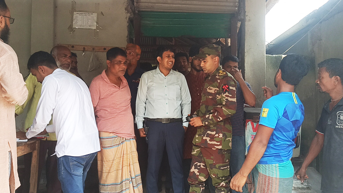 পঞ্চগড়ে সেনাবাহিনীর অভিযানে দুই আইসক্রিম কারখানাকে ৭০ হাজার টাকা জরিমানা