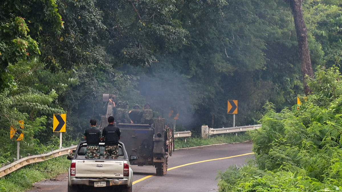 যুদ্ধবিরতির জন্য মালয়েশিয়ায় বৈঠকে বসতে সম্মত থাইল্যান্ড-কম্বোডিয়া